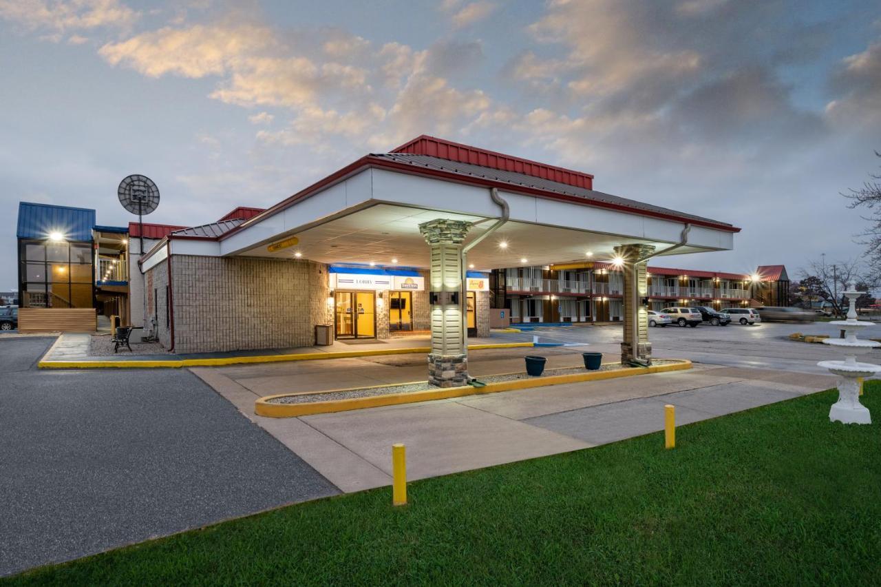 Super 8 By Wyndham Perrysburg-Toledo Ξενοδοχείο Εξωτερικό φωτογραφία