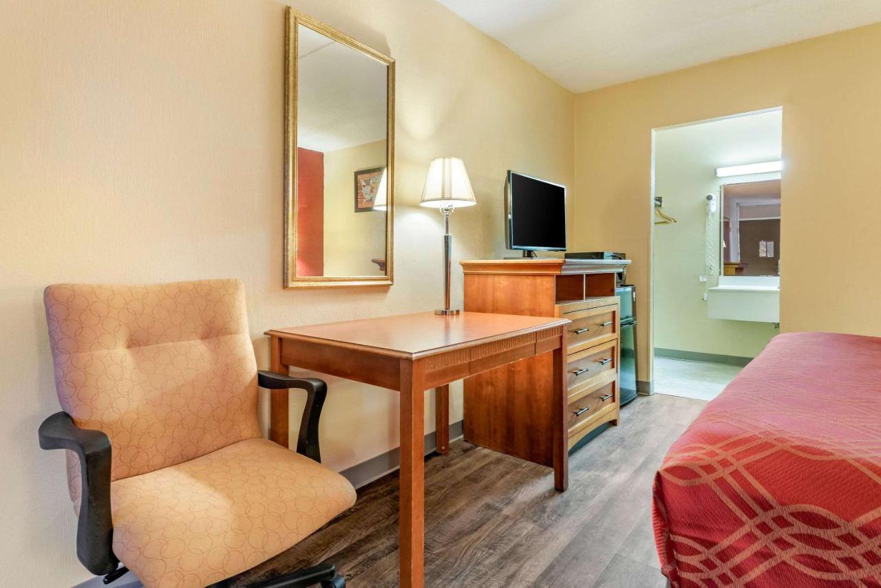 Super 8 By Wyndham Perrysburg-Toledo Ξενοδοχείο Εξωτερικό φωτογραφία