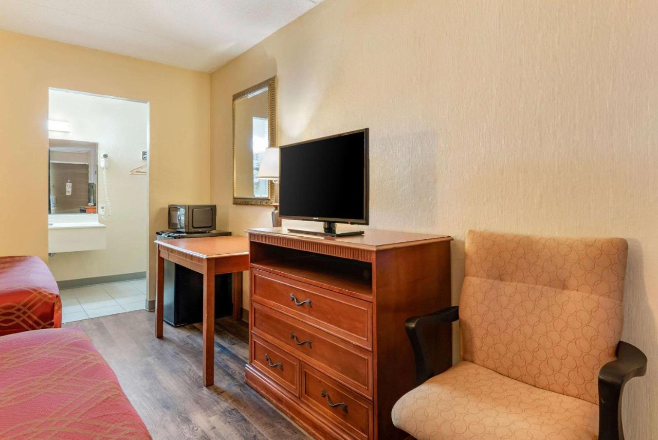 Super 8 By Wyndham Perrysburg-Toledo Ξενοδοχείο Εξωτερικό φωτογραφία